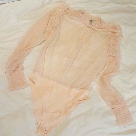 💗 Fabulous Sheer Pink Boho Ruffled Bodysuit NWT - Picture 4 of 9